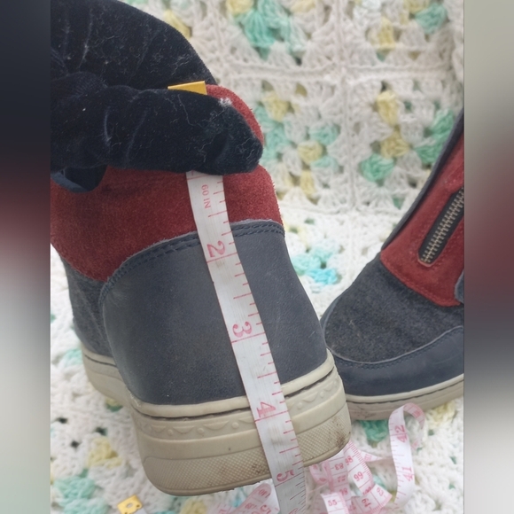 Earth Women's Zane Navy/Red Leather Sneakers Size 10 B US - Picture 9 of 15